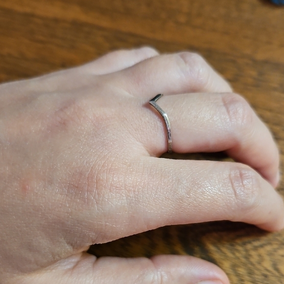 Stylish Silver Chevron Ring - Picture 2 of 3